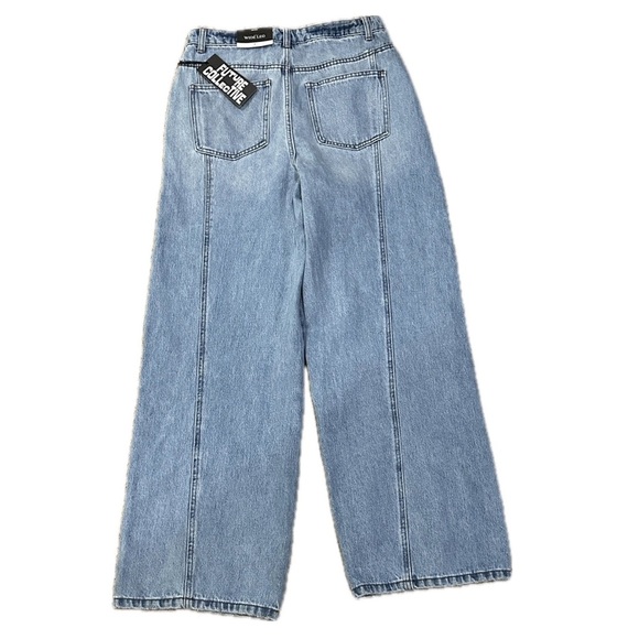 👖✨ FUTURE COLLECTIVE *NEW* Relaxed High-Rise Wide-Leg Jeans | Light Wash, Sz 8 - Picture 2 of 4